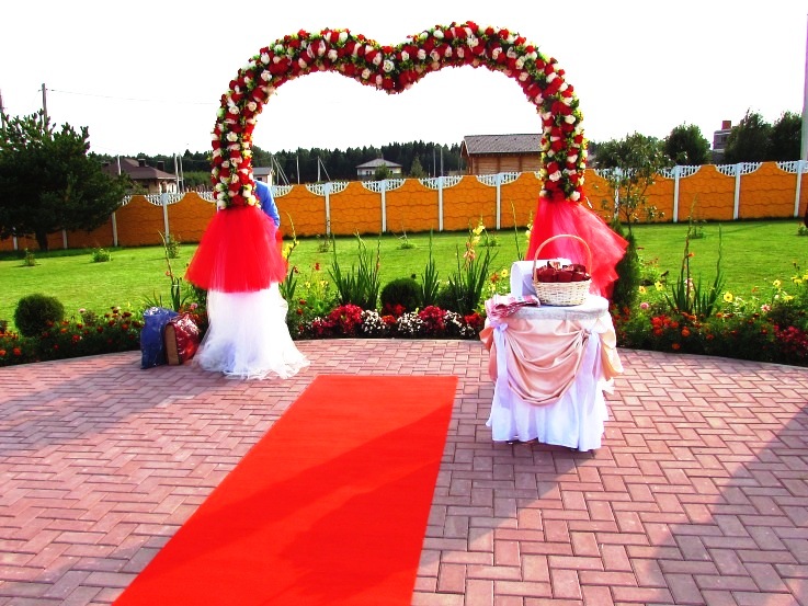 Арка из цветов на свадьбу